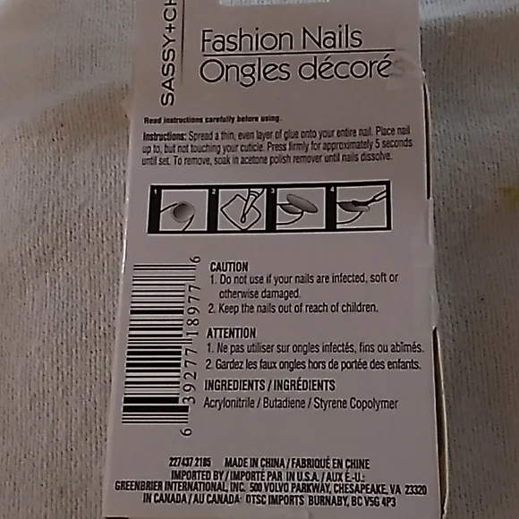 Glue on Fashion Nails - Picture 2 of 4